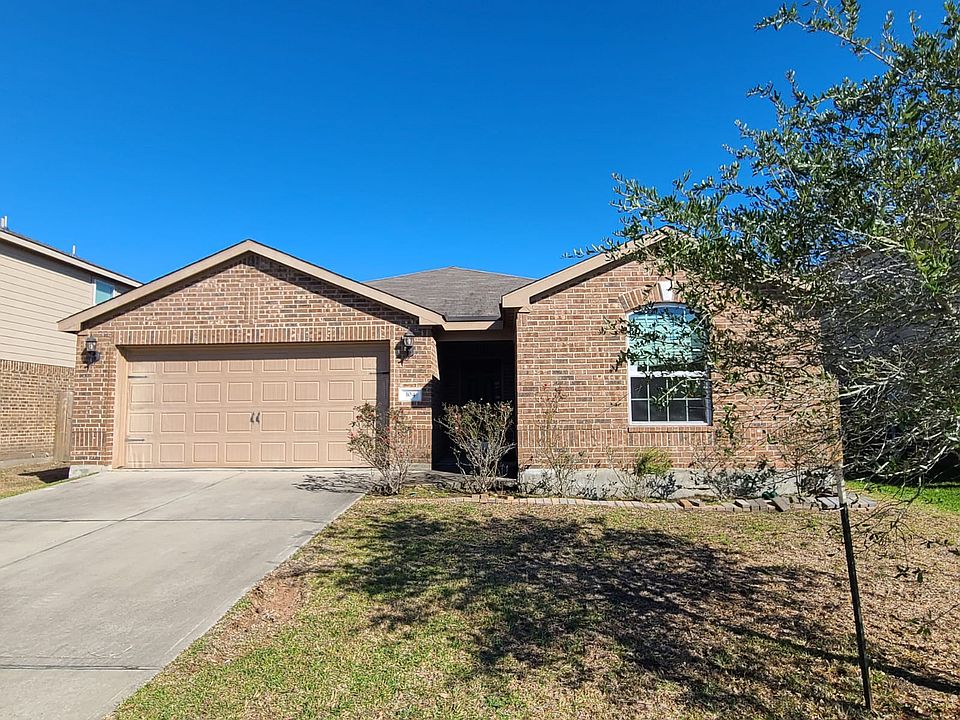 1st image of 104 Indigo Brush Dr