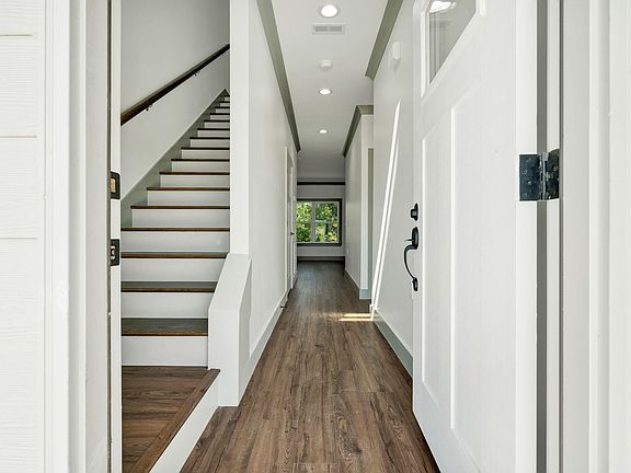 3rd image of 3032 Three Creeks Dr NW