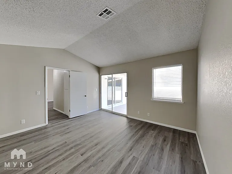 5825 Goodsprings Ct — Photo 18