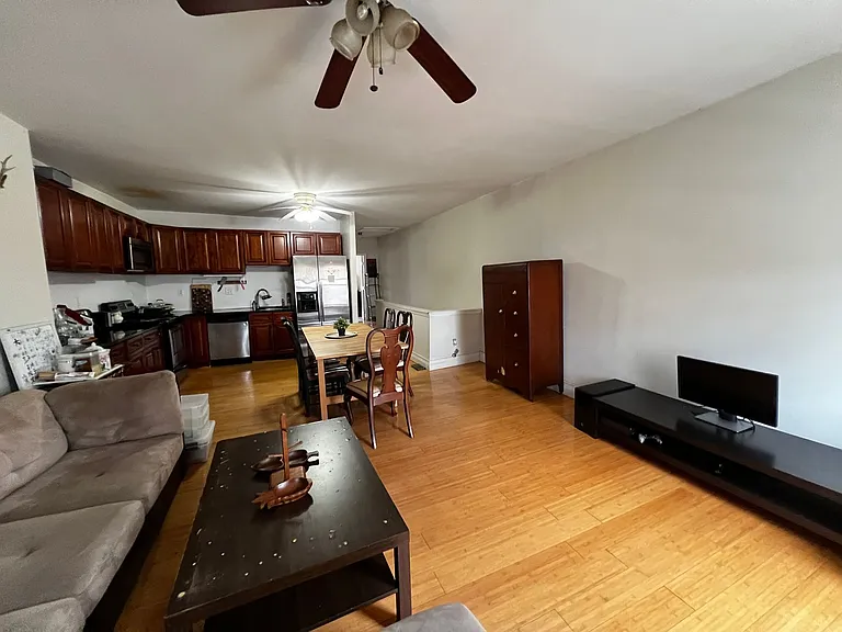 425 N Preston St — Photo 1
