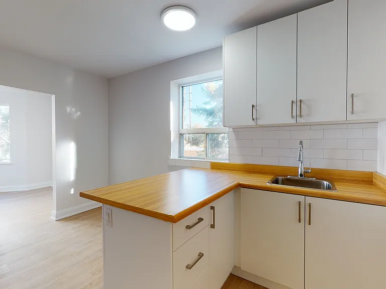 399 Dupont St — Photo 14
