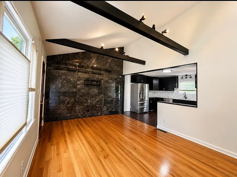 42 N Bridge Dr — Photo 9
