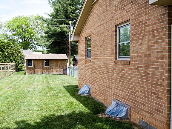 5th image of 75 Crescent Dr NW