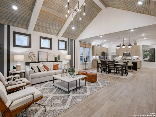 3711 Canby Oak Bluff, Seguin, TX 78155