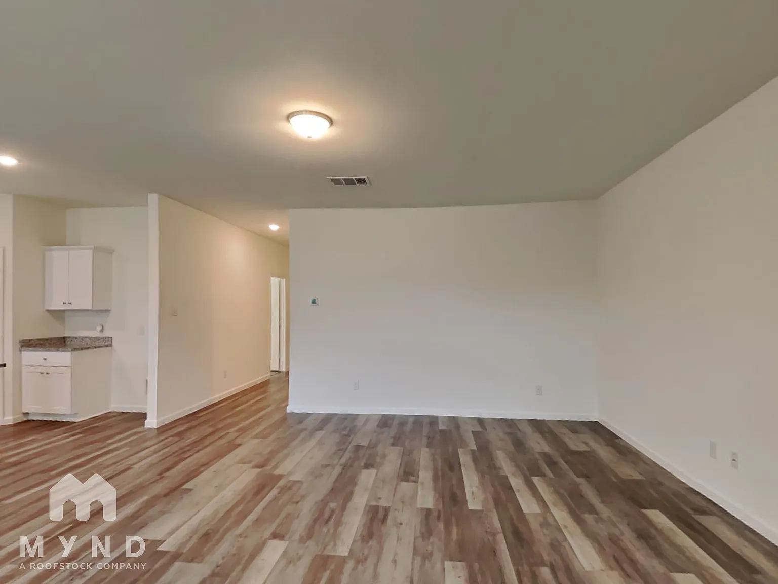 3 bed, 2.0 bath, 1769 sqft, $2,045 — Photo 3