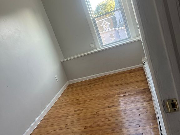 2nd image of 40 Oriental St Floor 3