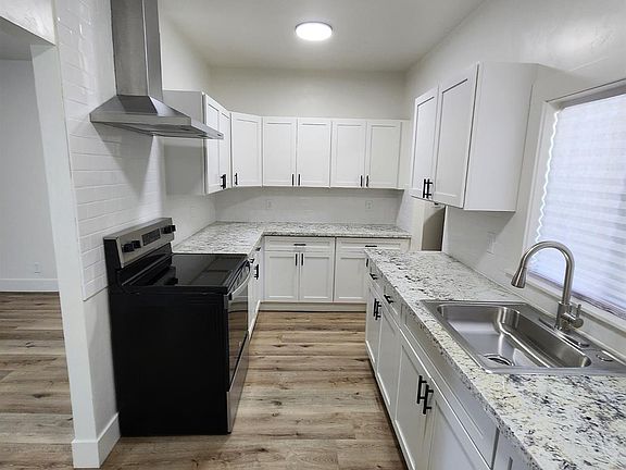 5th image of 3243 E McKenzie Ave