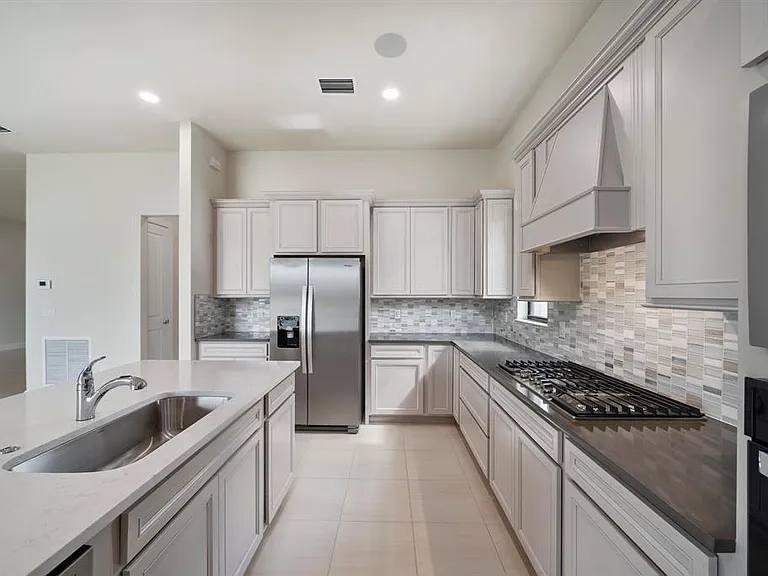 818 SE Courances Dr — Photo 7