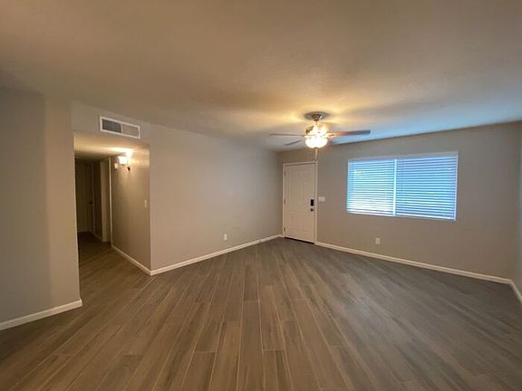 4th image of 203 N 101st Pl