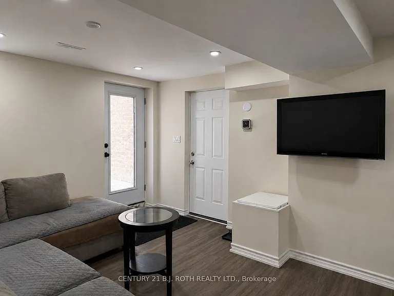 4 Pinecliff Cres #BASEMENT — Photo 4