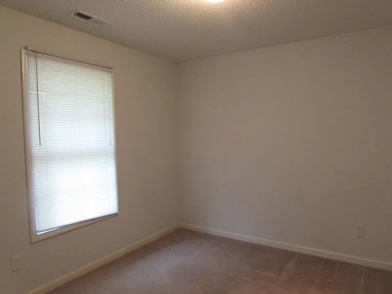 3240 Valencia Dr — Photo 6