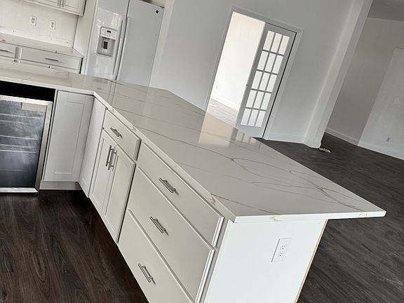 3rd image of 7239 Rampart Way