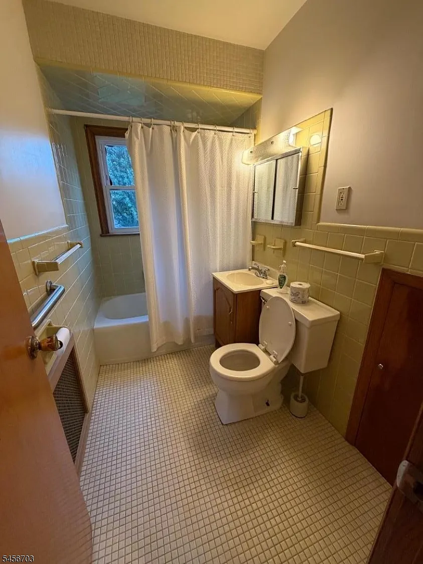 3 bed, 1.0 bath, $2,400 — Photo 4