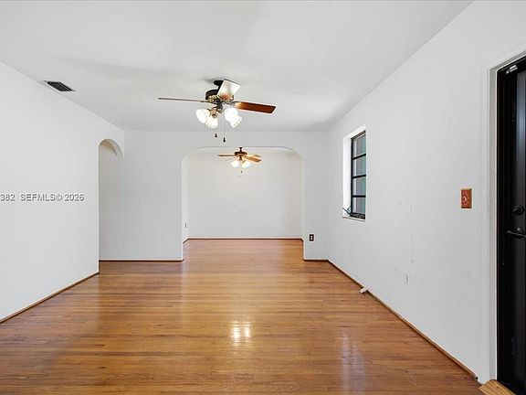 2nd image of 2550 Trapp Ave