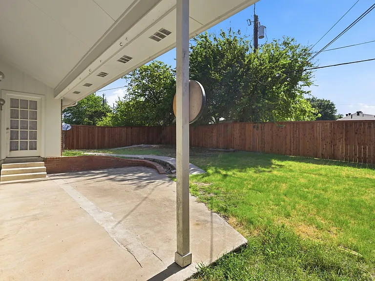 8782 Marilyn Dr — Photo 24