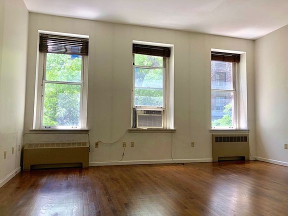 3rd image of 159 W 71st St APT 2A