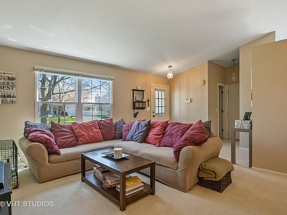 3rd image of 481 Buckingham Dr