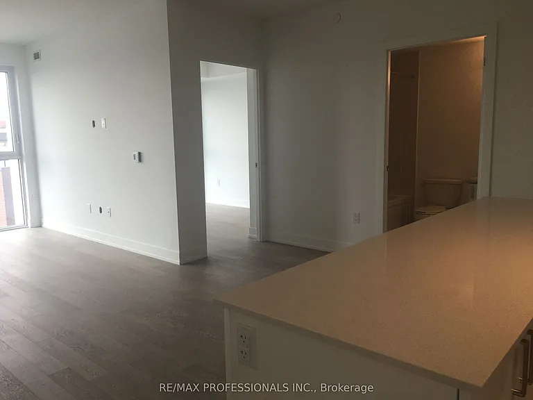 1063 Douglas McCurdy Cmn #409 — Photo 16