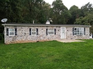 1875 Turkey Hill Rd, East Earl, PA 17519