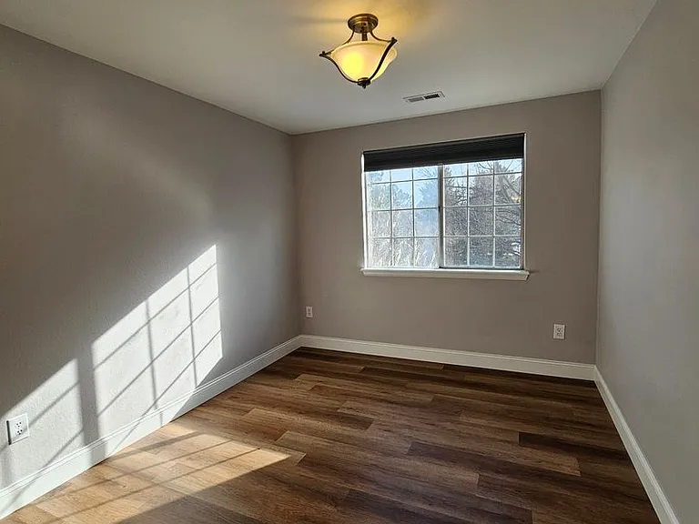 2052 Sunridge Cir — Photo 11