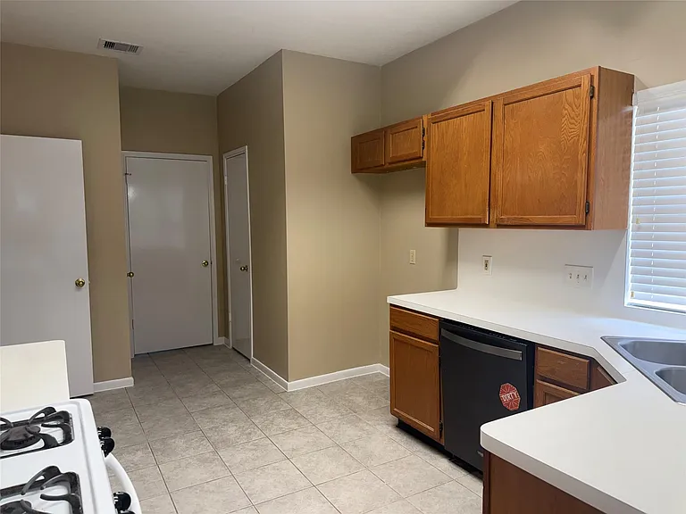 4727 Heritage Country Ln — Photo 3