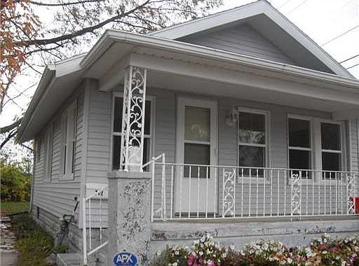 1st image of 712 E Marion St