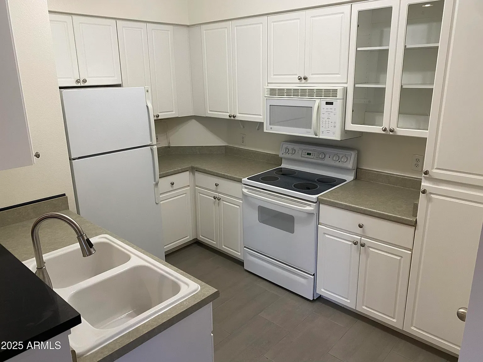 2 bed, 4.0 bath, 1118 sqft, $1,800 — Photo 2