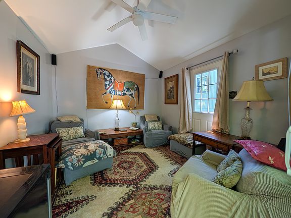 5th image of 518 Rhododendron Rd