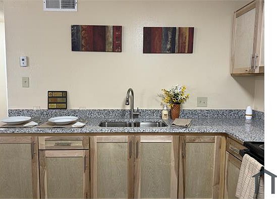 2nd image of 120 Delmar St APT 404