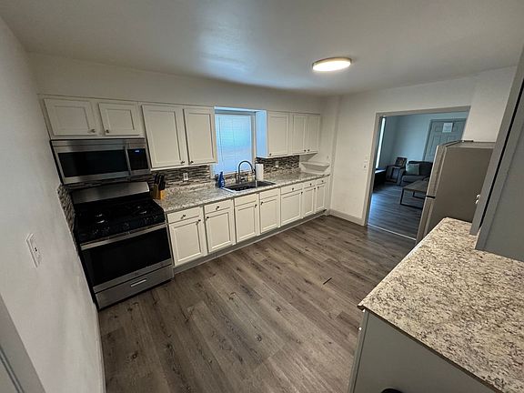 4th image of 253 Park Pl Floor 1