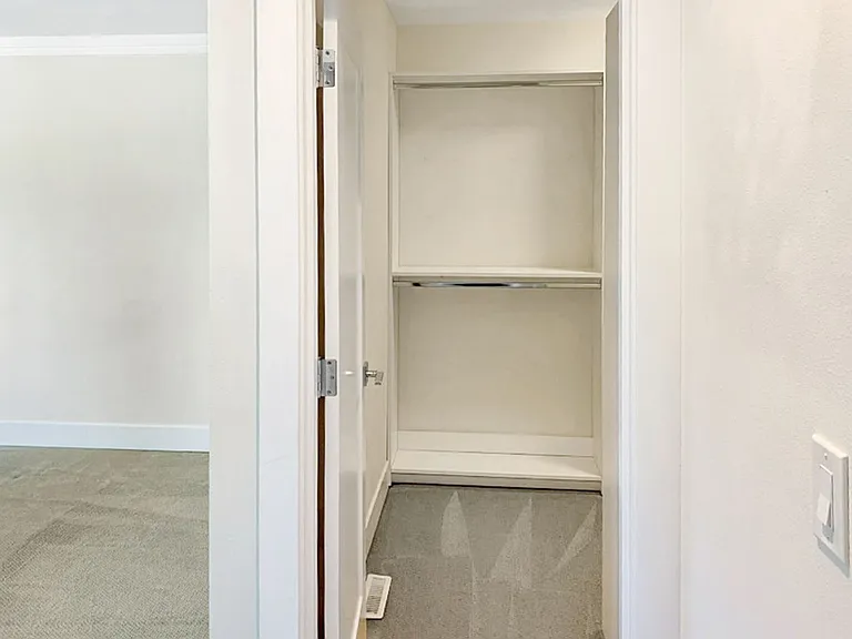 707 Newport Ct NE — Photo 25