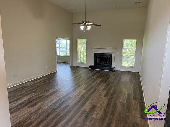 2nd image of 300 Hummingbird Ln