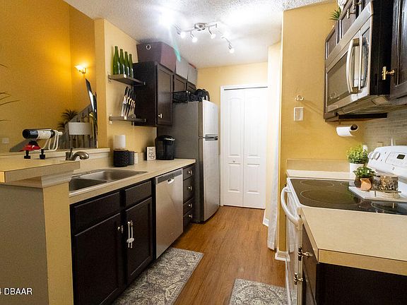 4th image of 965 Helmsley Ct APT 205