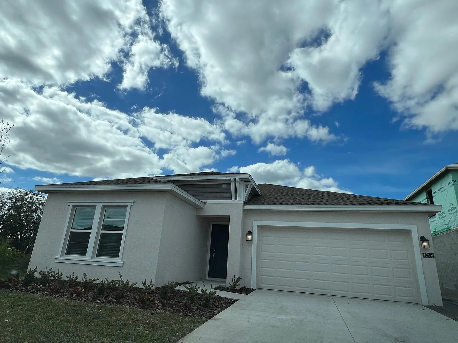 4 bed, 1936 sqft, $2,450 — Photo 1