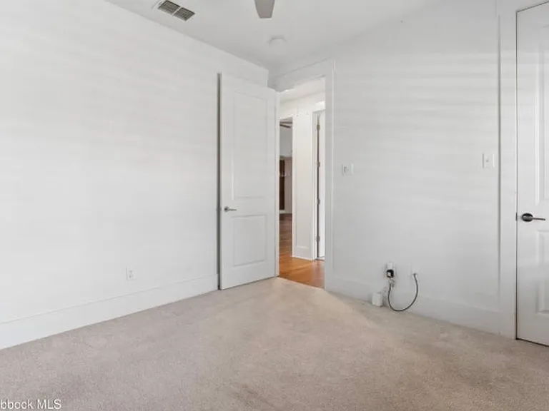 623 N 9th St — Photo 14