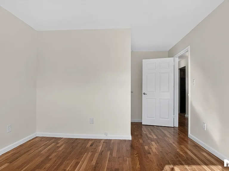747 Essex St #3 — Photo 17