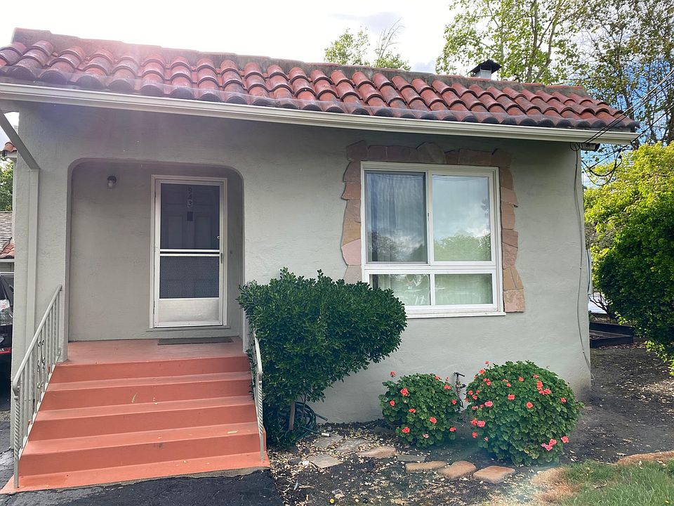 Beautiful Home steps away from Downtown Lafayette Downtown yet very quite