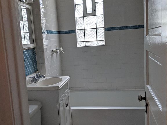 3rd image of 3725 N Sacramento Ave #1