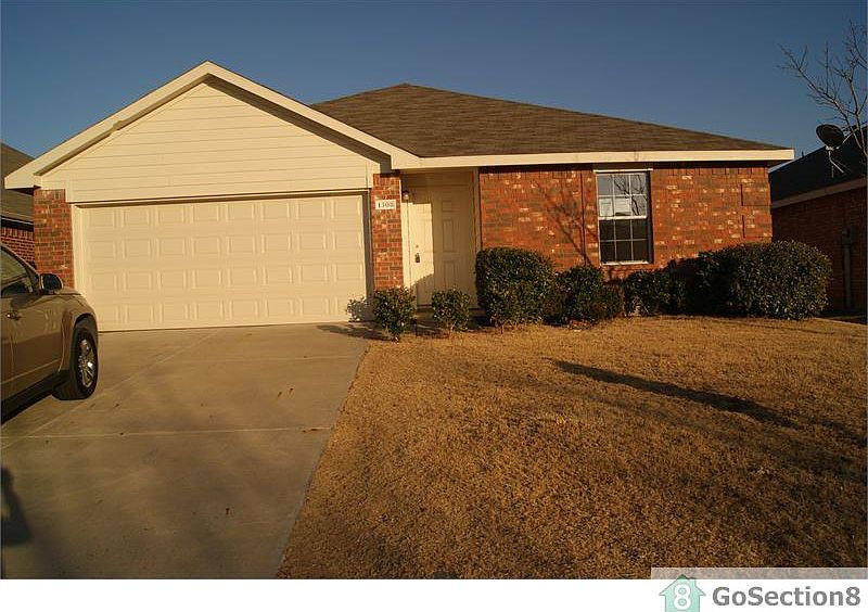 1st image of 1308 Caroline Dr