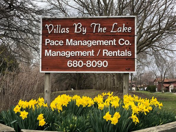 Villas by the Lake | 300 W Lakeside Dr, Vernon Hills, IL