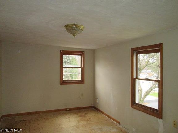 4th image of 165 Yonker St