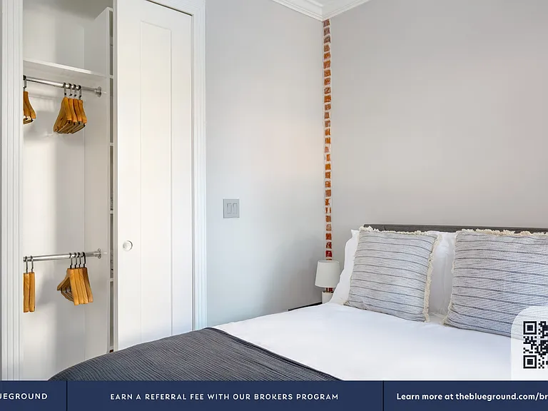 434 W 52nd St #5 — Photo 9