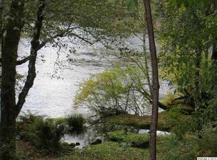 220 Santiam Pointe Loop NE, Mill City, OR 97360