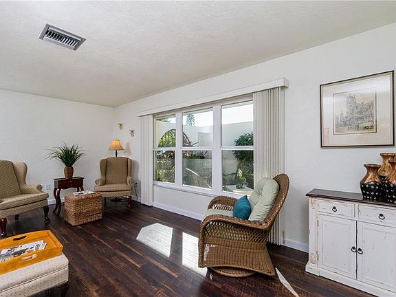 4th image of 1725 Lakeside Dr Unit 32