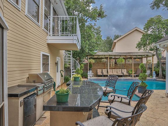 5th image of 11926 Carriage Hill Dr