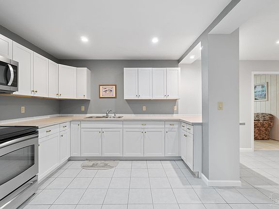 5th image of 11163 N Lakeview Dr