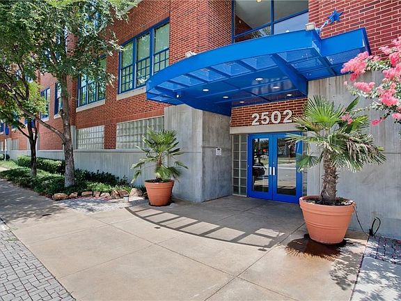2nd image of 2502 Live Oak St APT 316