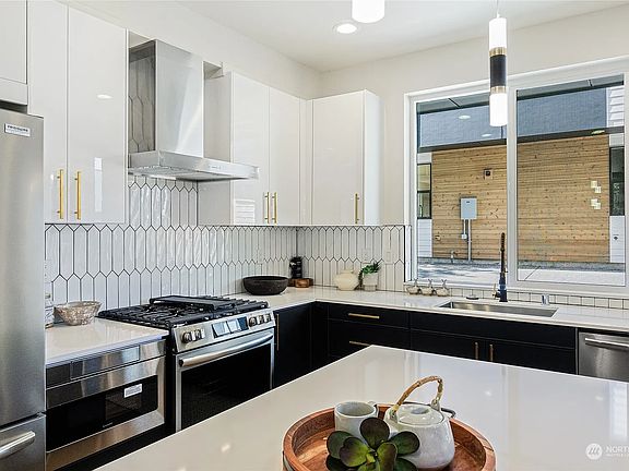 4th image of 2037 NW 62nd St #B