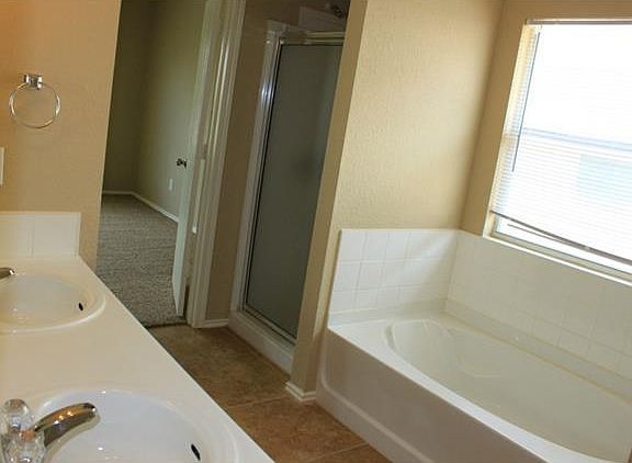 4th image of 15100 Nordyke Ln
