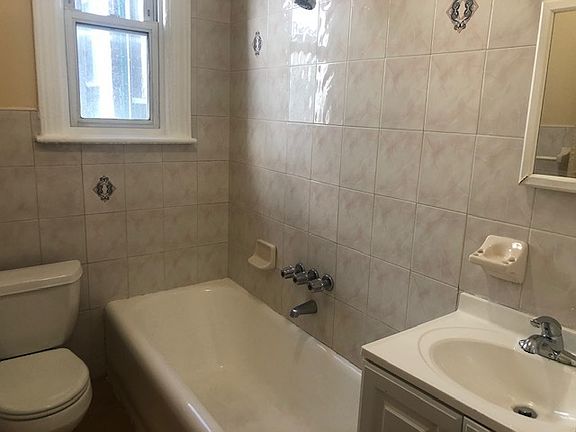 4th image of 846 Franklin Ave APT 3F